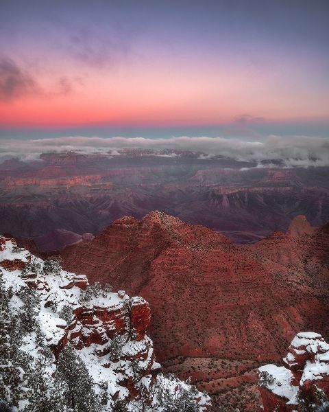 Jaynes Gallery 아티스트의 USA-Arizona-Grand Canyon-Winter sunrise on canyon작품입니다.